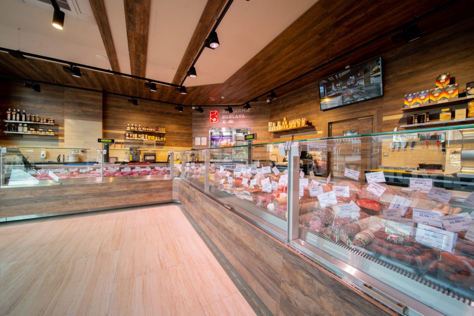 FESCHU_BioFarma Bublava MeatPoint Harfa pult vitriny osvetleni 2