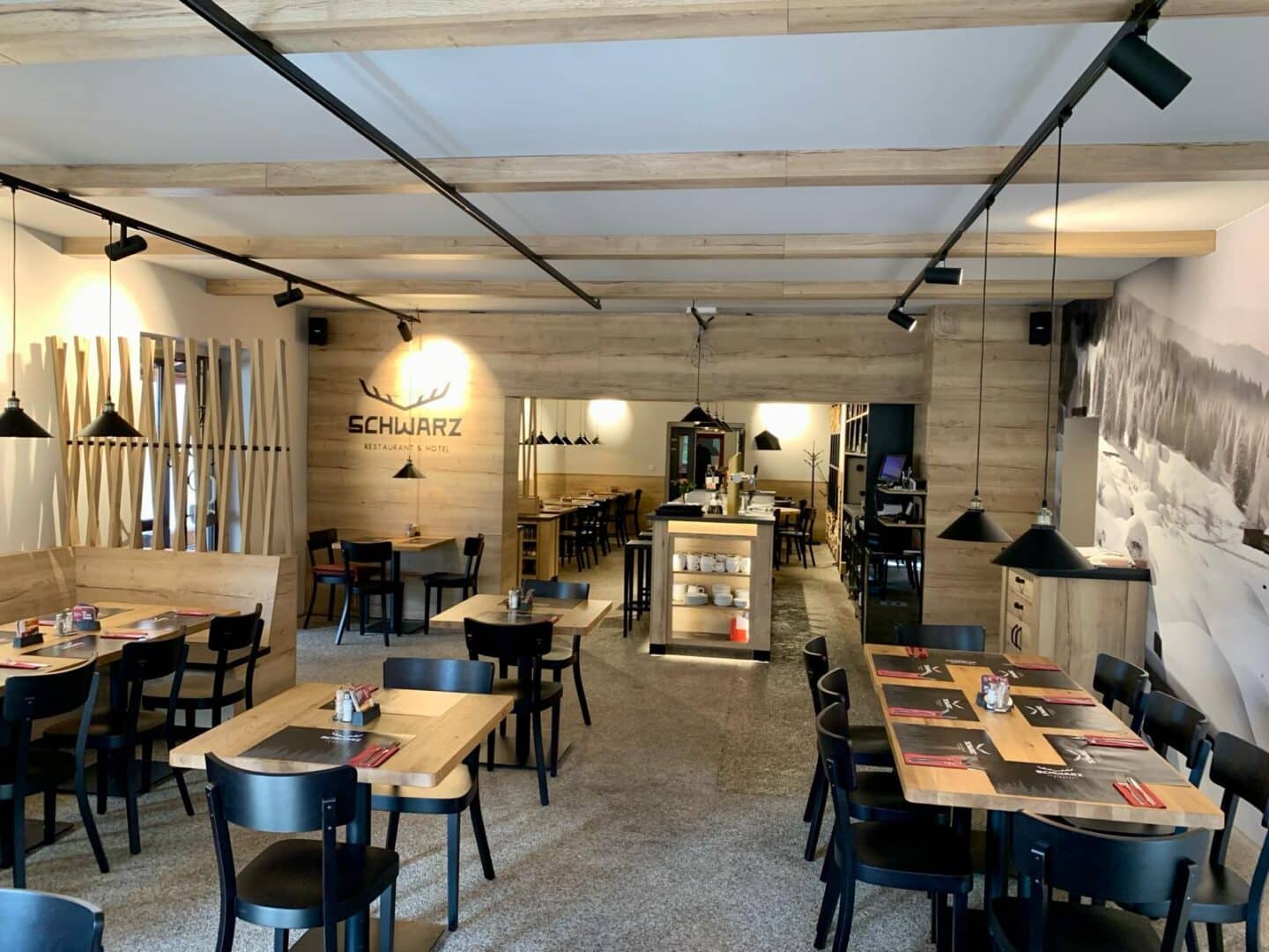 FESCHU reference Hotel Schwarz interier restaurace 1